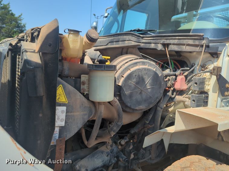 image for item NG9757 2010 International WorkStar 7500 bucket truck