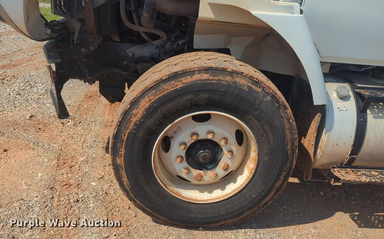 image for item NG9757 2010 International WorkStar 7500 bucket truck