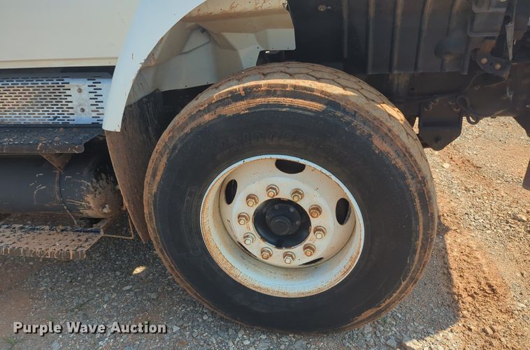 image for item NG9757 2010 International WorkStar 7500 bucket truck