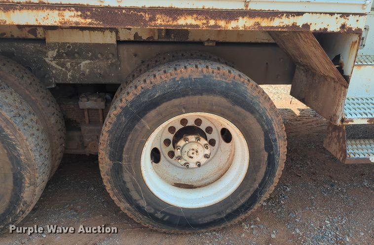 image for item NG9757 2010 International WorkStar 7500 bucket truck