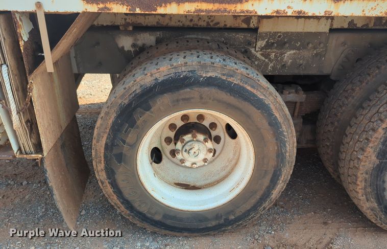 image for item NG9757 2010 International WorkStar 7500 bucket truck