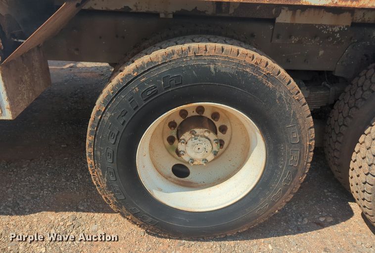 image for item NG9757 2010 International WorkStar 7500 bucket truck