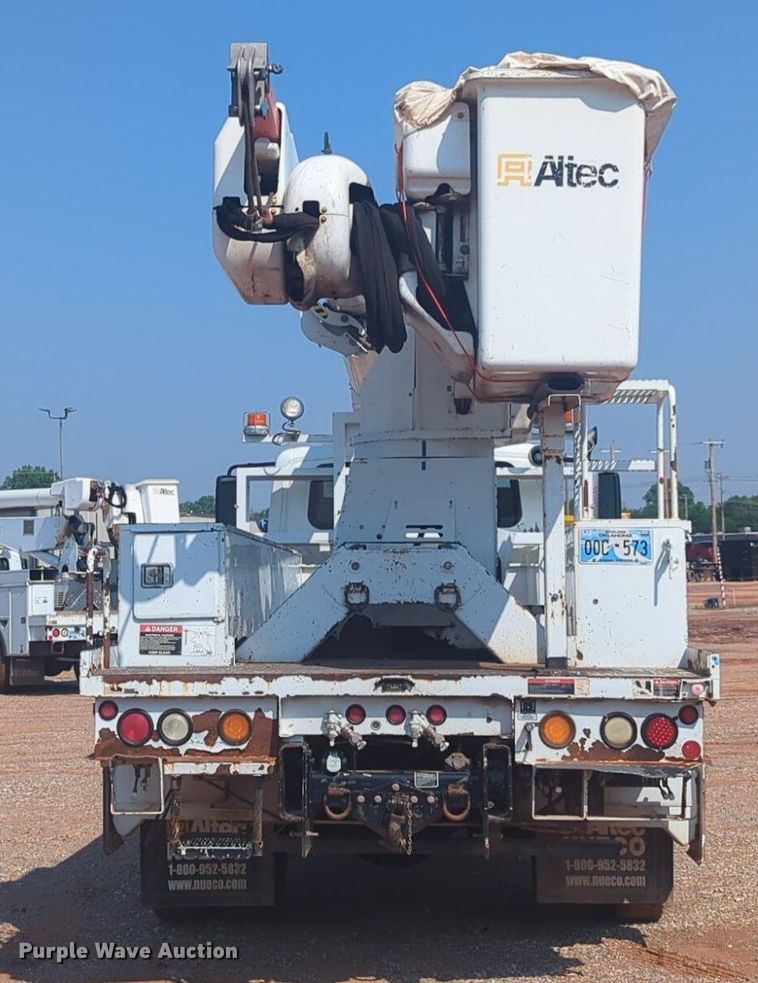 image for item NG9759 2012 International WorkStar 7300 bucket truck