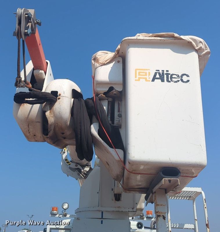 image for item NG9759 2012 International WorkStar 7300 bucket truck