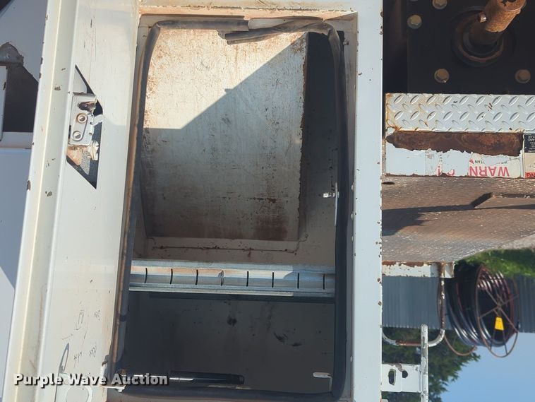 image for item NG9759 2012 International WorkStar 7300 bucket truck