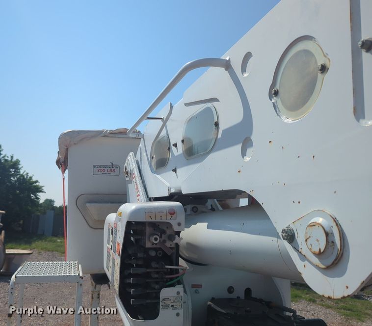 image for item NG9759 2012 International WorkStar 7300 bucket truck