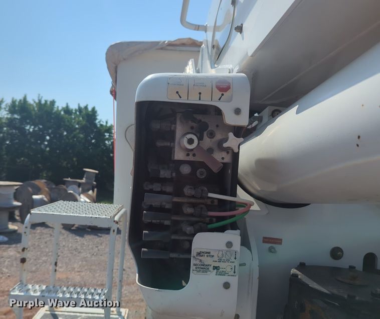 image for item NG9759 2012 International WorkStar 7300 bucket truck