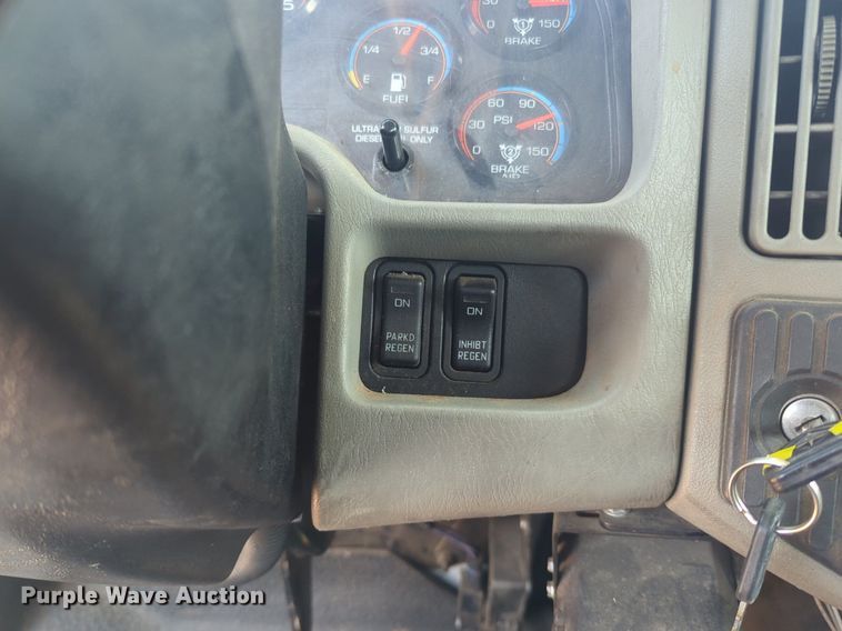 image for item NG9759 2012 International WorkStar 7300 bucket truck