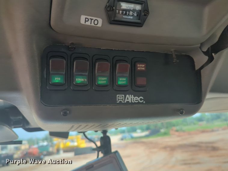 image for item NG9759 2012 International WorkStar 7300 bucket truck