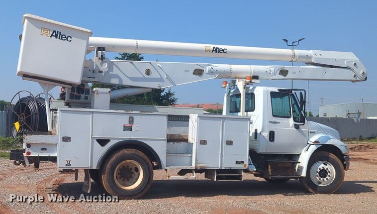 image for item NG9760 2012 International DuraStar 4300 bucket truck