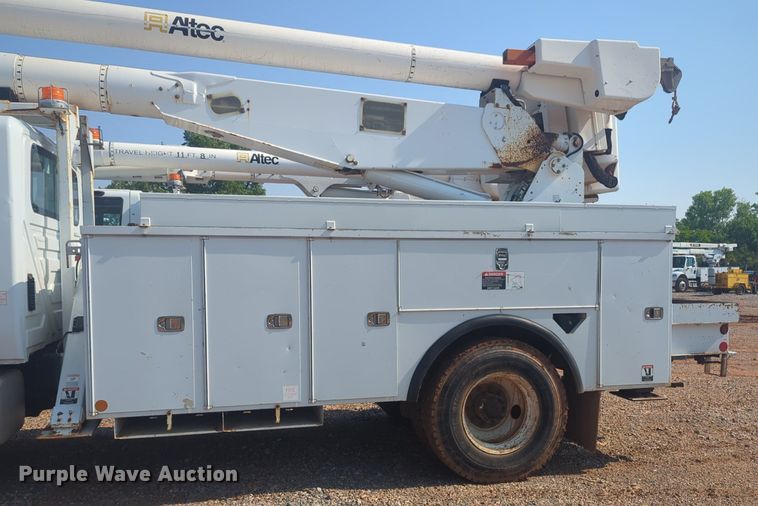 image for item NG9760 2012 International DuraStar 4300 bucket truck