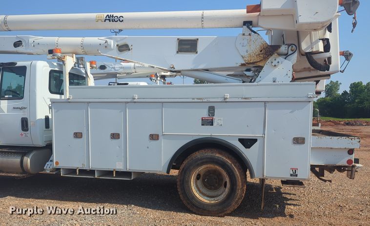 image for item NG9760 2012 International DuraStar 4300 bucket truck