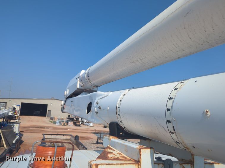 image for item NG9760 2012 International DuraStar 4300 bucket truck