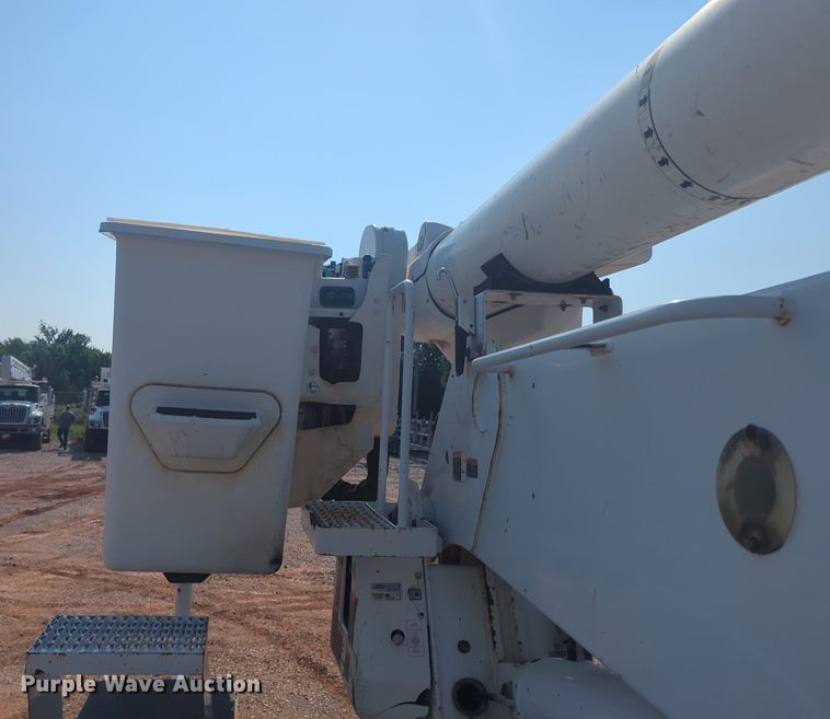 image for item NG9760 2012 International DuraStar 4300 bucket truck