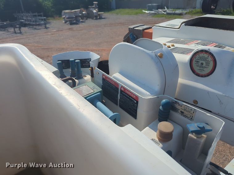 image for item NG9760 2012 International DuraStar 4300 bucket truck