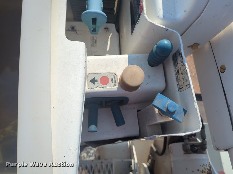 image for item NG9760 2012 International DuraStar 4300 bucket truck