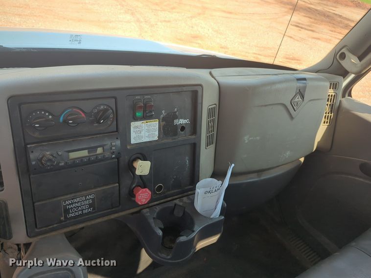 image for item NG9760 2012 International DuraStar 4300 bucket truck