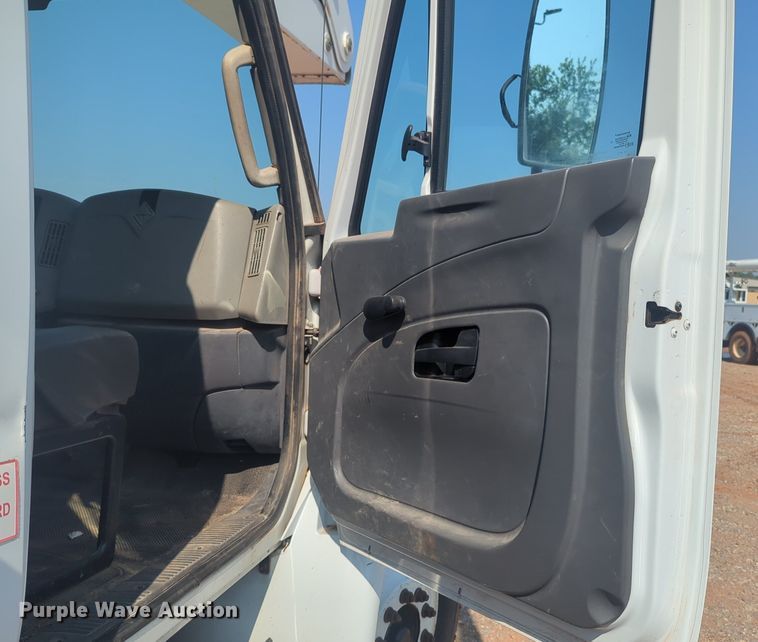 image for item NG9760 2012 International DuraStar 4300 bucket truck