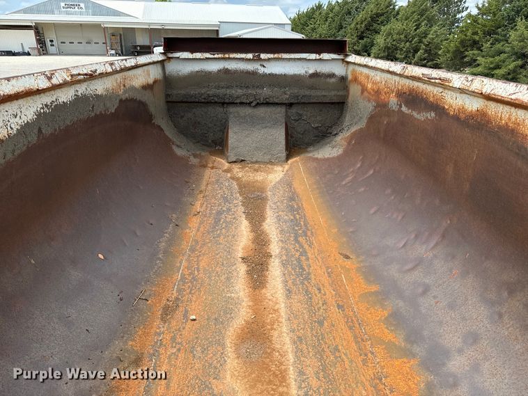 image for item NL9801 1992 Reliance  transfer trailer