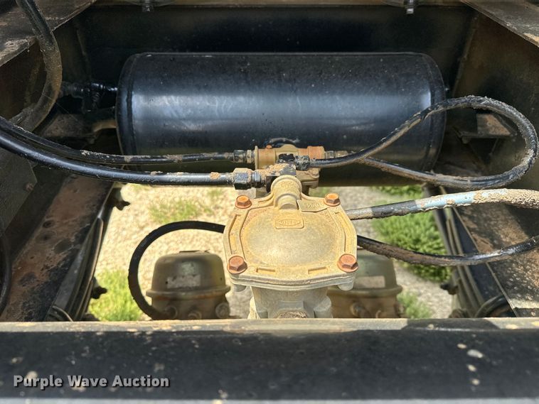 image for item NL9801 1992 Reliance  transfer trailer