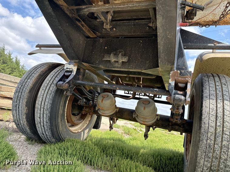 image for item NL9801 1992 Reliance  transfer trailer