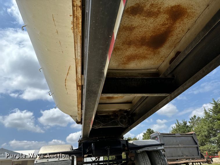 image for item NL9801 1992 Reliance  transfer trailer