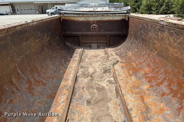 image for item NL9801 1992 Reliance  transfer trailer