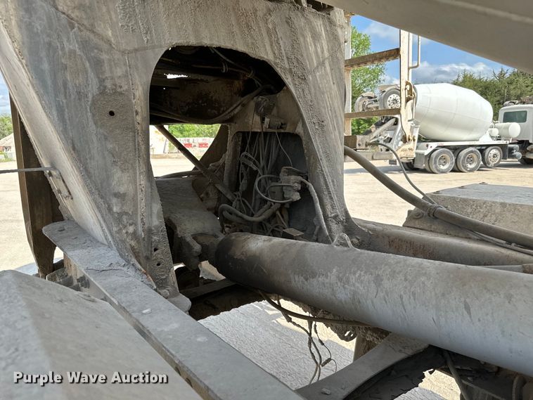 image for item NL9802 2005 Sterling  L9500 ready mix truck