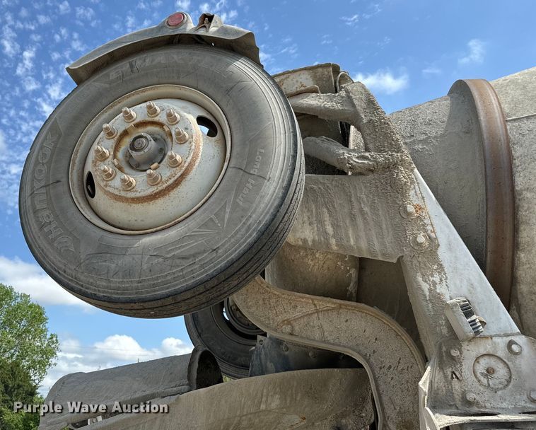 image for item NL9802 2005 Sterling  L9500 ready mix truck