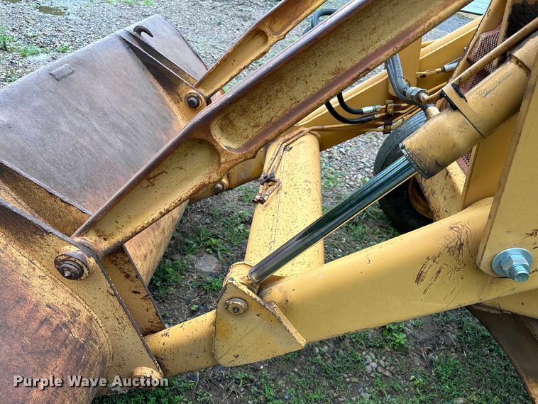 image for item NR9874 1990 Case 480F landscape tractor