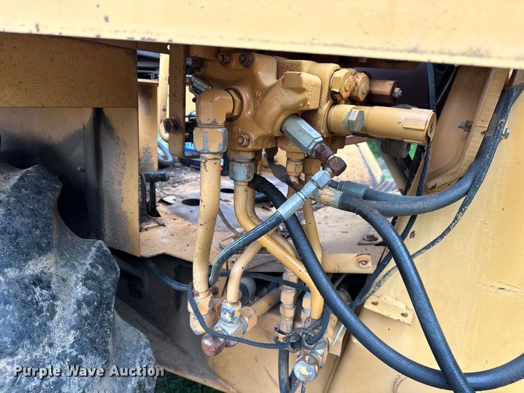 image for item NR9874 1990 Case 480F landscape tractor