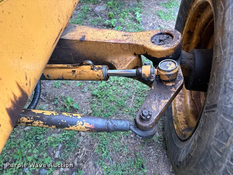 image for item NR9874 1990 Case 480F landscape tractor