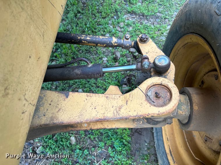 image for item NR9874 1990 Case 480F landscape tractor