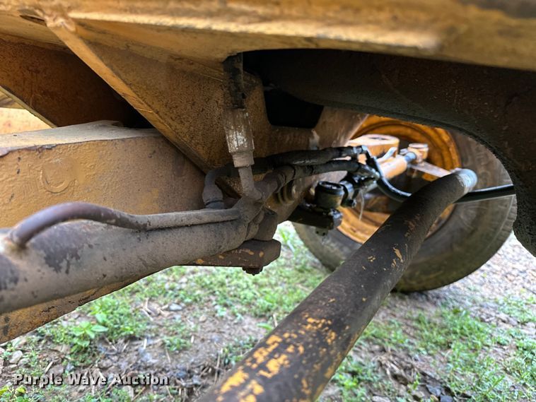 image for item NR9874 1990 Case 480F landscape tractor