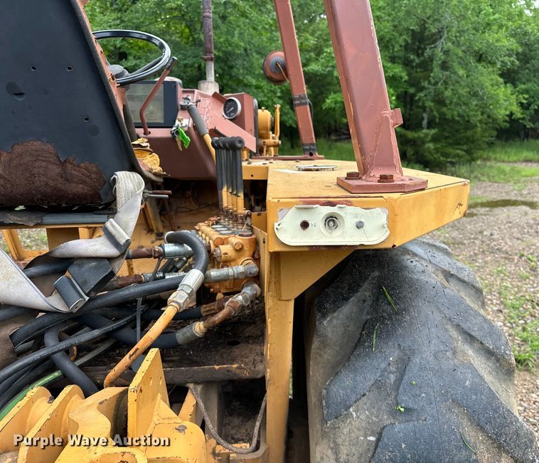 image for item NR9874 1990 Case 480F landscape tractor