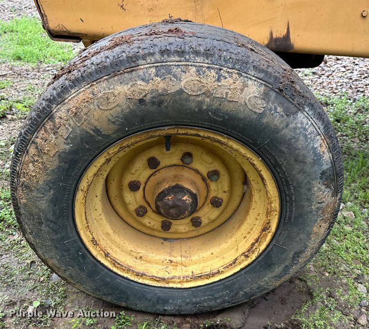 image for item NR9874 1990 Case 480F landscape tractor