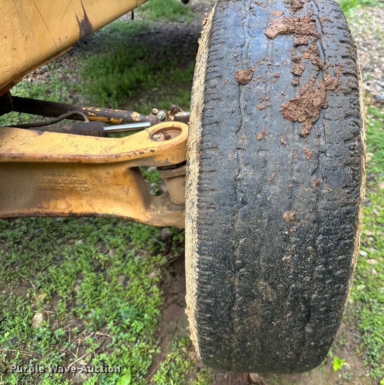 image for item NR9874 1990 Case 480F landscape tractor