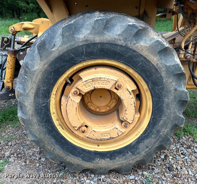 image for item NR9874 1990 Case 480F landscape tractor