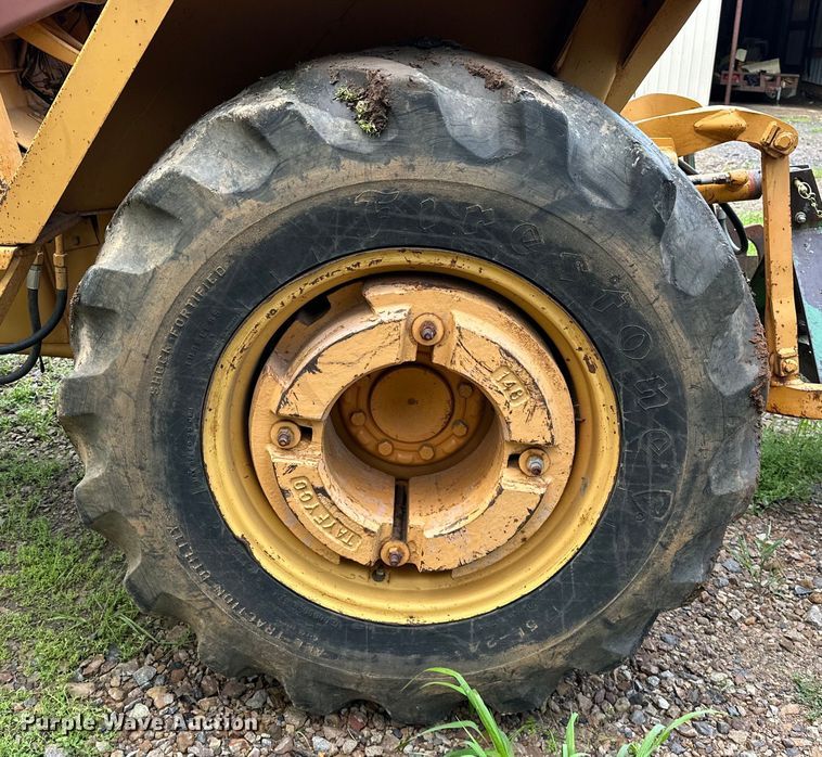 image for item NR9874 1990 Case 480F landscape tractor