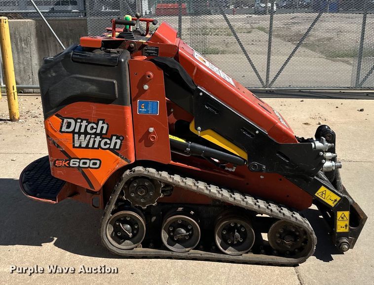 image for item NT9191 2022 Ditch Witch SK600 compact utility loader