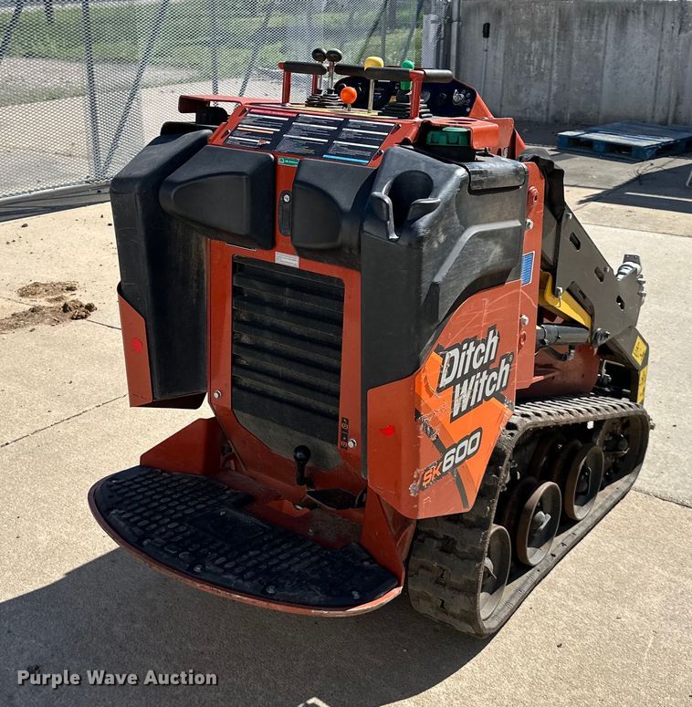 image for item NT9191 2022 Ditch Witch SK600 compact utility loader