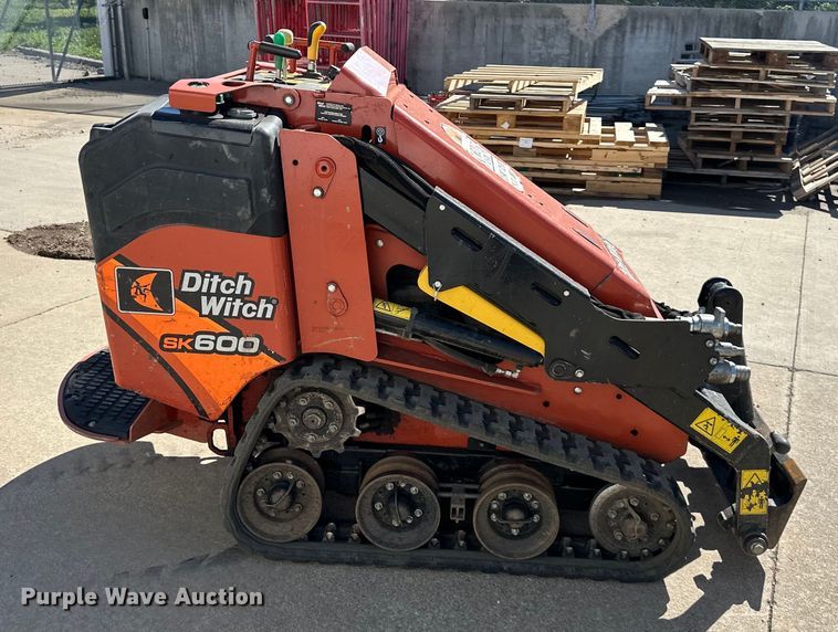 image for item NT9192 2021 Ditch Witch SK600 compact utility loader