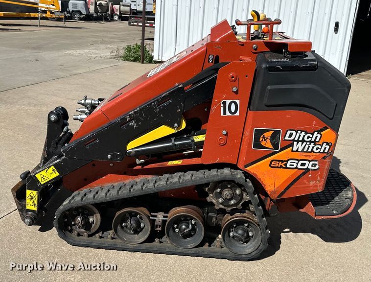 image for item NT9192 2021 Ditch Witch SK600 compact utility loader