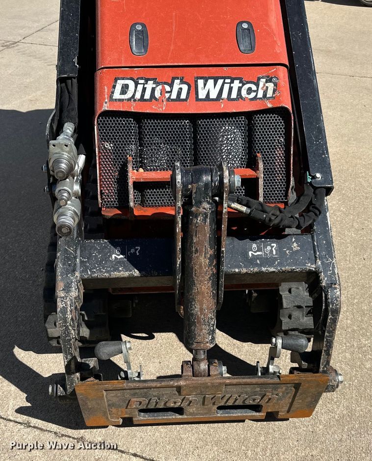 image for item NT9192 2021 Ditch Witch SK600 compact utility loader