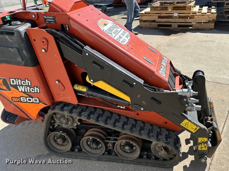 image for item NT9192 2021 Ditch Witch SK600 compact utility loader