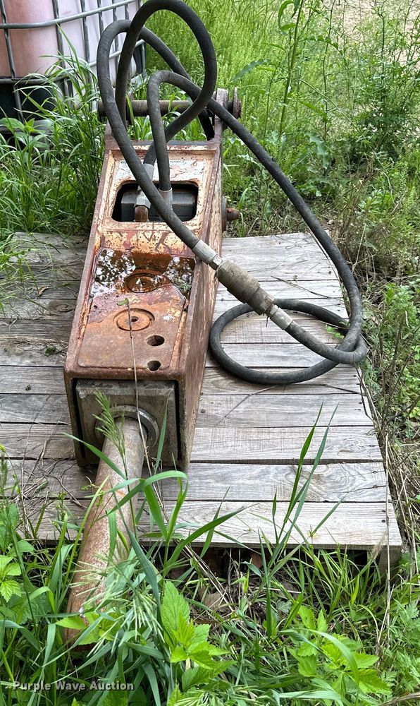 image for item NT9201 Stanley  MB656 breaker