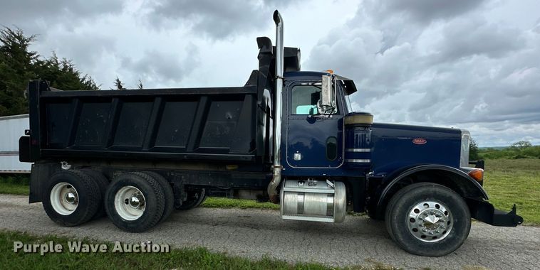 image for item NT9224 2001 Peterbilt  379 dump truck