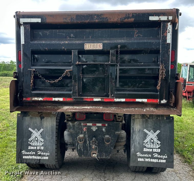 image for item NT9224 2001 Peterbilt  379 dump truck