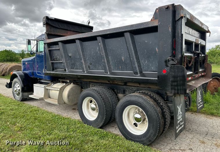 image for item NT9224 2001 Peterbilt  379 dump truck