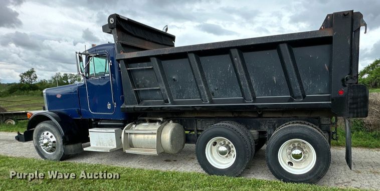 image for item NT9224 2001 Peterbilt  379 dump truck